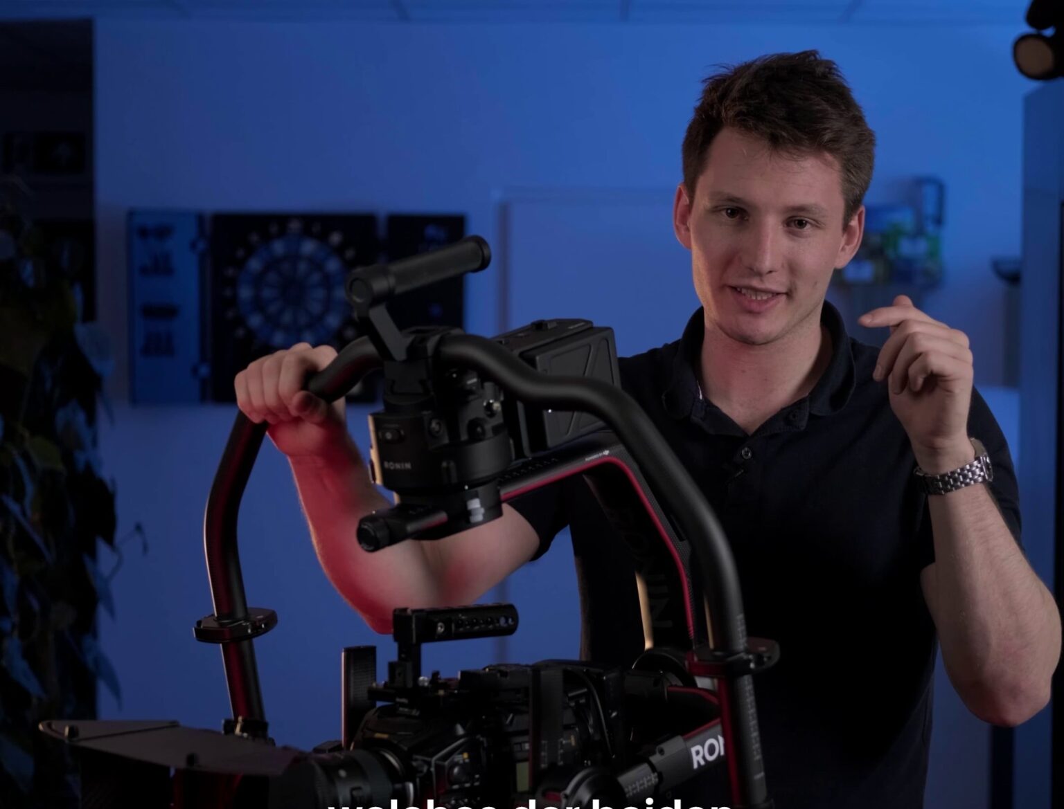Mitarbeiter von Blackfire® erklärt einen Kamera-Gimbal im Video