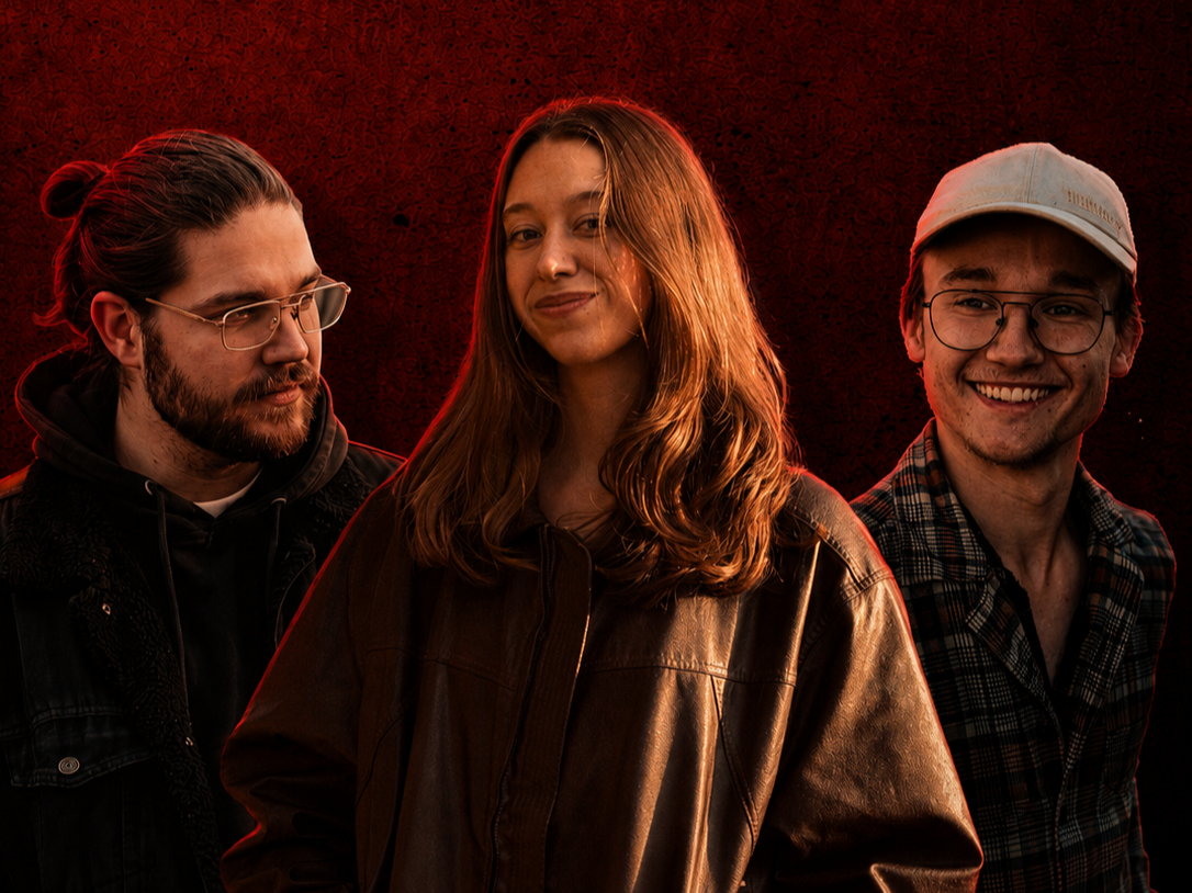 Julian Wallner, Doria Nollez und Jacob Wallner, das Produktionsteam des Kurzfilms Thicker Than Blood aus Leipzig